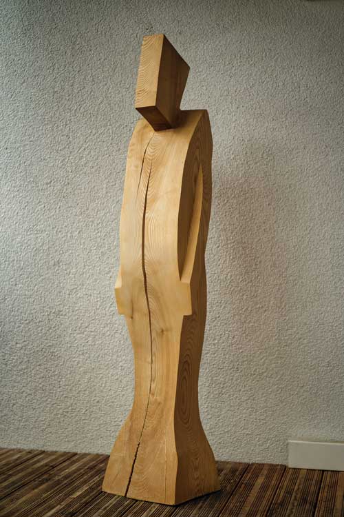 Bild der Holz-Skulptur "Figur" aus Robinie
